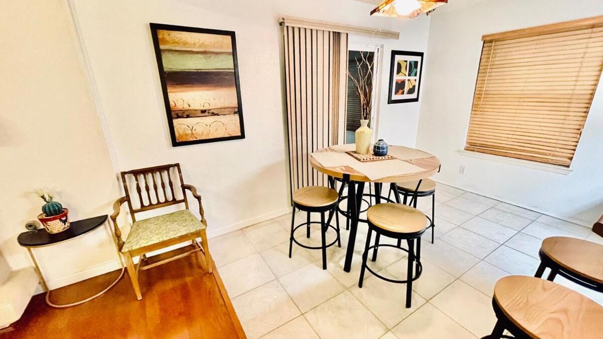 My Charming Home, Cozy, In The Heart Of West Side *
