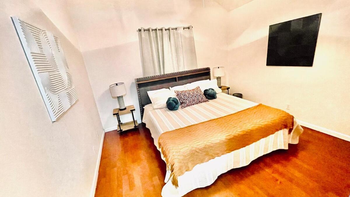 My Charming Home, Cozy, In The Heart Of West Side *